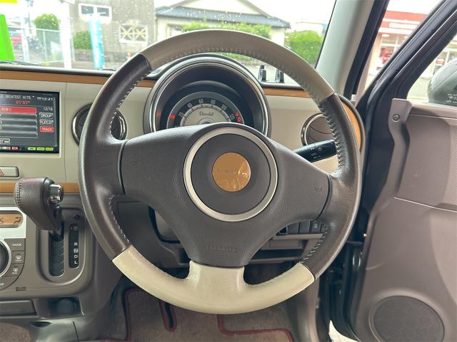 アルトラパンショコラ Ｘ　ナビ　オートライト　ＨＩＤ　スマートキー　アイドリングストップ　電動格納ミラー　ベンチシート　ＣＶＴ　盗難防止システム　ＡＢＳ　ＣＤ　ＤＶＤ再生　衝突安全ボディ　エアコン　パワーステアリング（3枚目）