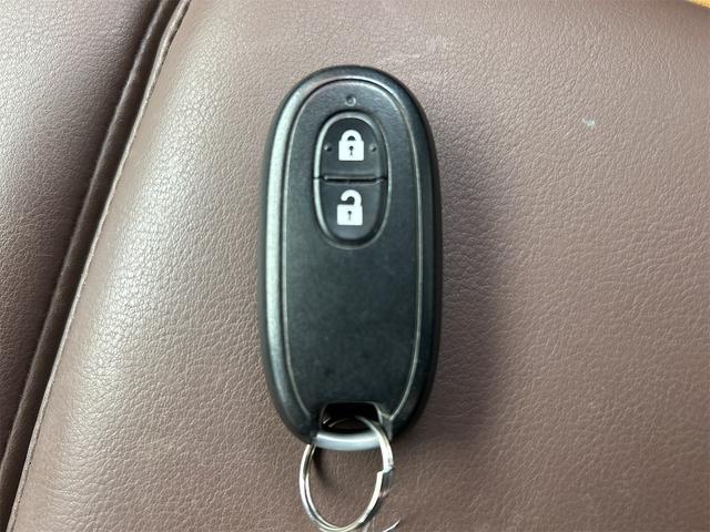 アルトラパンショコラ Ｘ　ナビ　オートライト　ＨＩＤ　スマートキー　アイドリングストップ　電動格納ミラー　ベンチシート　ＣＶＴ　盗難防止システム　ＡＢＳ　ＣＤ　ＤＶＤ再生　衝突安全ボディ　エアコン　パワーステアリング（9枚目）