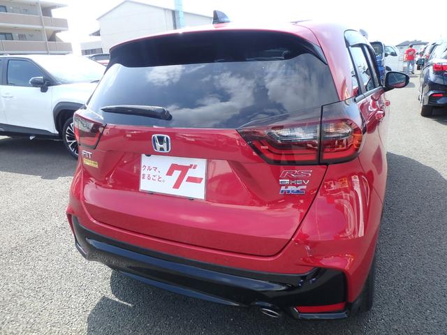 フィット ｅ：ＨＥＶ　ＲＳ　ＥＴＣ　ナビ　リアカメラ　衝突防止軽減ブレーキ　スマートキー　プッシュスタート　ＬＥＤヘッドライト　レーンサポート　ソナー　クルーズコントロール　ハンドルシフト　オートライト　オートエアコン（4枚目）
