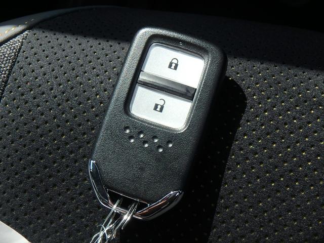 フィット ｅ：ＨＥＶ　ＲＳ　ＥＴＣ　ナビ　リアカメラ　衝突防止軽減ブレーキ　スマートキー　プッシュスタート　ＬＥＤヘッドライト　レーンサポート　ソナー　クルーズコントロール　ハンドルシフト　オートライト　オートエアコン（41枚目）