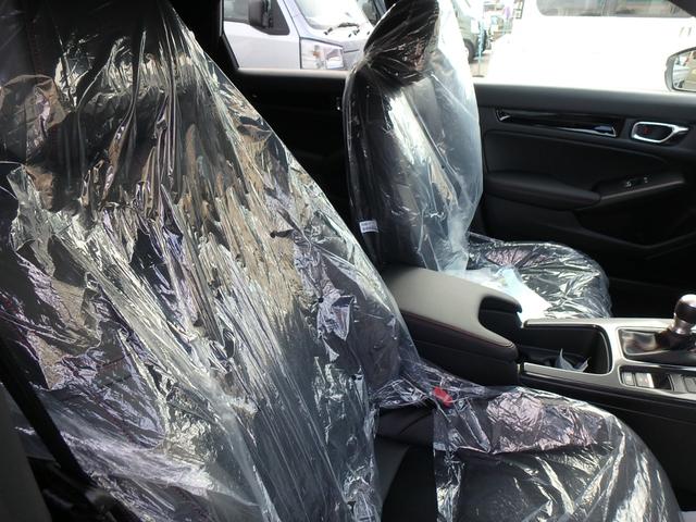 シビック RS 登録済未使用車 ETC2.0 リアカメラ 6MT 衝突防止軽減ブレーキ スマートキー プッシュスタート LEDヘッドライト レーンサポート ソナー クルーズコントロール パワーシート Wシートヒーター(16枚目)