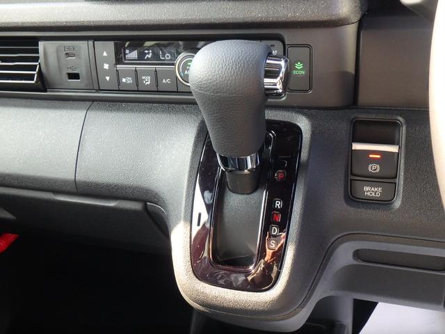 N-BOXカスタム コーディネートスタイル 届出済未使用車  リアカメラ 衝突防止軽減ブレーキ 両側電動スライドドア スマートキー プッシュスタート レーンサポート ソナー クルーズコントロール Wシートヒーター オートライト オートエアコン(10枚目)