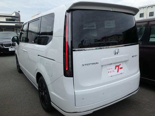 ステップワゴン スパーダ 登録済未使用車 リアカメラ 両側電動スライドドア スマートキー プッシュスタート 衝突防止軽減ブレーキ LEDヘッドライト レーンサポート ソナー クルーズコントロール Wシートヒーター パワーゲート(4枚目)