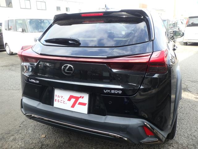 ＵＸ ＵＸ２００　Ｆスポーツ　サンルーフ　ＥＴＣ２．０　ナビ　リアカメラ　スマートキー　プッシュスタート　衝突防止軽減ブレーキ　ＬＥＤヘッドライト　レーンサポート　ソナー　クルーズコントロール　ハンドルシフト　パワーゲート（5枚目）