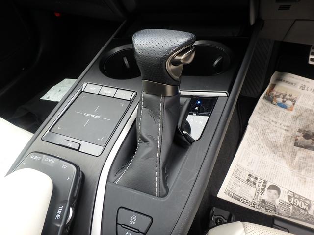 ＵＸ ＵＸ２００　Ｆスポーツ　サンルーフ　ＥＴＣ２．０　ナビ　リアカメラ　スマートキー　プッシュスタート　衝突防止軽減ブレーキ　ＬＥＤヘッドライト　レーンサポート　ソナー　クルーズコントロール　ハンドルシフト　パワーゲート（10枚目）