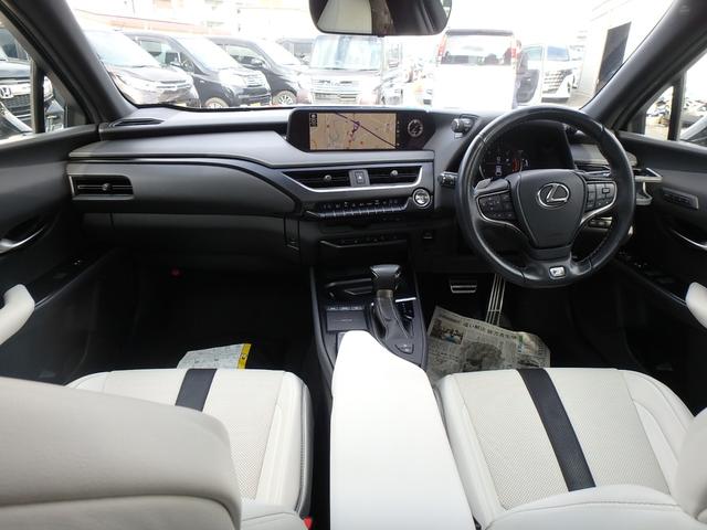 ＵＸ ＵＸ２００　Ｆスポーツ　サンルーフ　ＥＴＣ２．０　ナビ　リアカメラ　スマートキー　プッシュスタート　衝突防止軽減ブレーキ　ＬＥＤヘッドライト　レーンサポート　ソナー　クルーズコントロール　ハンドルシフト　パワーゲート（11枚目）