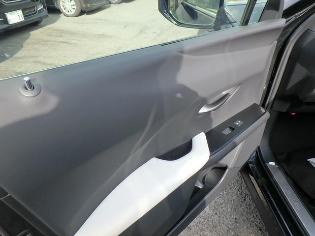 ＵＸ ＵＸ２００　Ｆスポーツ　サンルーフ　ＥＴＣ２．０　ナビ　リアカメラ　スマートキー　プッシュスタート　衝突防止軽減ブレーキ　ＬＥＤヘッドライト　レーンサポート　ソナー　クルーズコントロール　ハンドルシフト　パワーゲート（12枚目）