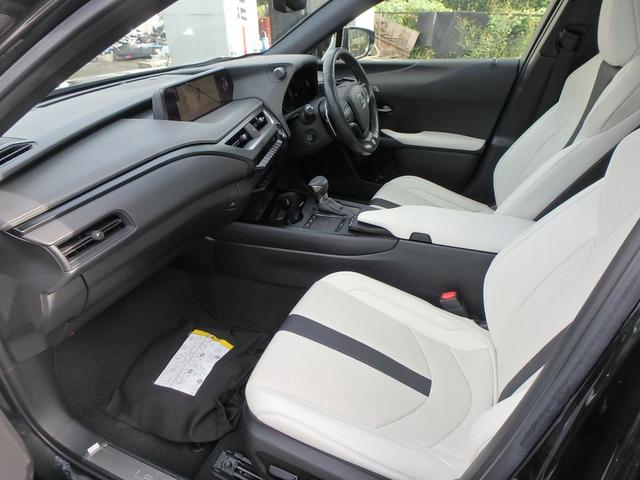 ＵＸ ＵＸ２００　Ｆスポーツ　サンルーフ　ＥＴＣ２．０　ナビ　リアカメラ　スマートキー　プッシュスタート　衝突防止軽減ブレーキ　ＬＥＤヘッドライト　レーンサポート　ソナー　クルーズコントロール　ハンドルシフト　パワーゲート（13枚目）