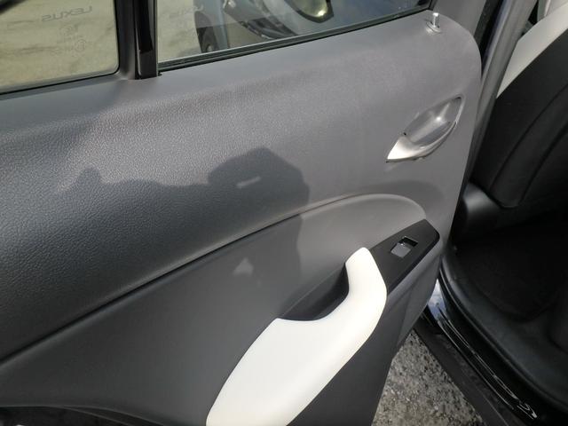 ＵＸ ＵＸ２００　Ｆスポーツ　サンルーフ　ＥＴＣ２．０　ナビ　リアカメラ　スマートキー　プッシュスタート　衝突防止軽減ブレーキ　ＬＥＤヘッドライト　レーンサポート　ソナー　クルーズコントロール　ハンドルシフト　パワーゲート（17枚目）