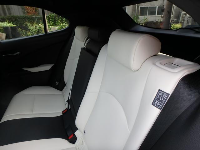 ＵＸ ＵＸ２００　Ｆスポーツ　サンルーフ　ＥＴＣ２．０　ナビ　リアカメラ　スマートキー　プッシュスタート　衝突防止軽減ブレーキ　ＬＥＤヘッドライト　レーンサポート　ソナー　クルーズコントロール　ハンドルシフト　パワーゲート（19枚目）