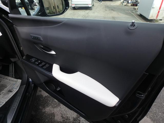 ＵＸ ＵＸ２００　Ｆスポーツ　サンルーフ　ＥＴＣ２．０　ナビ　リアカメラ　スマートキー　プッシュスタート　衝突防止軽減ブレーキ　ＬＥＤヘッドライト　レーンサポート　ソナー　クルーズコントロール　ハンドルシフト　パワーゲート（22枚目）