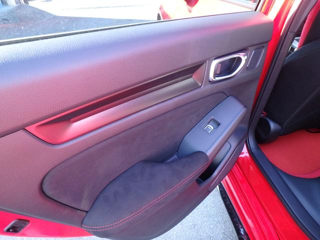 シビック タイプＲ　登録済未使用車　ＥＴＣ２．０　ナビ　リアカメラ　スマートキー　プッシュスタート　衝突防止軽減ブレーキ　ＬＥＤヘッドライト　６ＭＴ　レーンサポート　ソナー　クルーズコントロール　オートライト（16枚目）