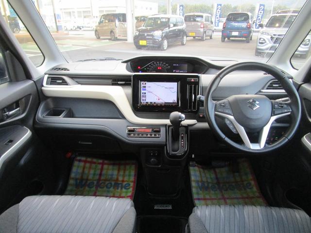 フロントガラスが大きく、死角も少ない設計なので運転しやすいですよ