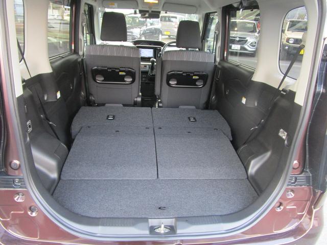 後部座席を倒すと大容量のラゲッジルームに！