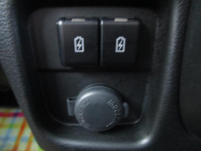 携帯の充電に使えるアクセサリーソケットです。