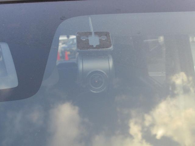 ドライブレコーダー付いてます。　もしもの時に安心です。