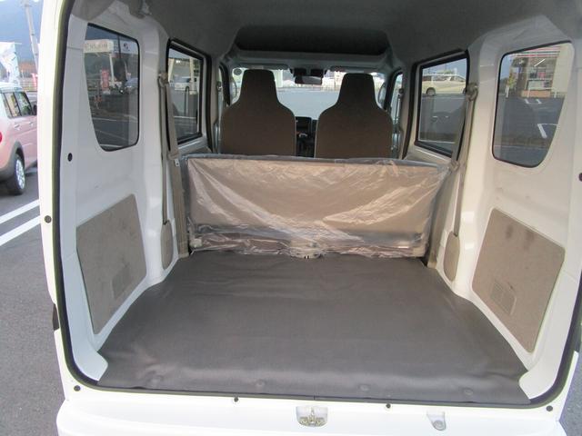 エブリイ ＰＡリミテッド　４ＷＤ　衝突被害軽減ブレーキ　４ＷＤ　アイドリングストップ　ＣＶＴ　ＡＭ／ＦＭラジオ　マニュアルエアコン　パワステ　パワーウィンドウ　キーレスエントリー　オートライト　両側スライドドア　スモークガラス　ＥＳＰ（14枚目）