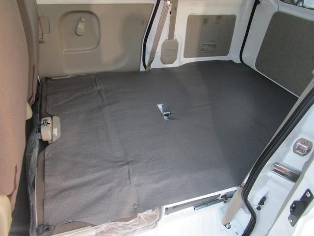 エブリイ ＰＡリミテッド　４ＷＤ　衝突被害軽減ブレーキ　４ＷＤ　アイドリングストップ　ＣＶＴ　ＡＭ／ＦＭラジオ　マニュアルエアコン　パワステ　パワーウィンドウ　キーレスエントリー　オートライト　両側スライドドア　スモークガラス　ＥＳＰ（16枚目）
