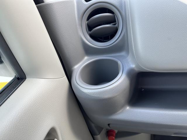 エブリイ ＰＡリミテッド　４ＷＤ　衝突被害軽減ブレーキ　４ＷＤ　アイドリングストップ　ＣＶＴ　ＡＭ／ＦＭラジオ　マニュアルエアコン　パワステ　パワーウィンドウ　キーレスエントリー　オートライト　両側スライドドア　スモークガラス　ＥＳＰ（28枚目）