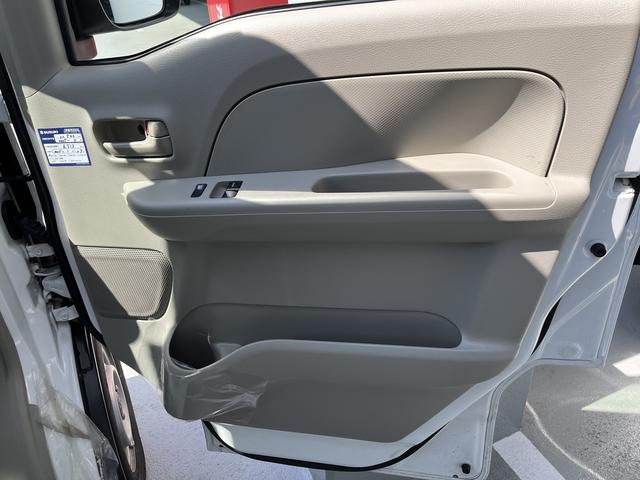 エブリイ ＰＡリミテッド　４ＷＤ　衝突被害軽減ブレーキ　４ＷＤ　アイドリングストップ　ＣＶＴ　ＡＭ／ＦＭラジオ　マニュアルエアコン　パワステ　パワーウィンドウ　キーレスエントリー　オートライト　両側スライドドア　スモークガラス　ＥＳＰ（42枚目）