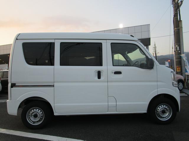 エブリイ ＰＡリミテッド　４ＷＤ　衝突被害軽減ブレーキ　４ＷＤ　アイドリングストップ　ＣＶＴ　ＡＭ／ＦＭラジオ　マニュアルエアコン　パワステ　パワーウィンドウ　キーレスエントリー　オートライト　両側スライドドア　スモークガラス　ＥＳＰ（48枚目）