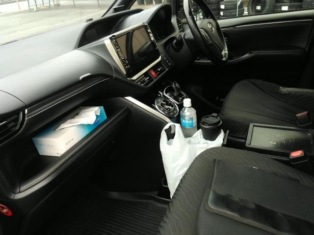 エスクァイア ハイブリッドＧｉ　ワンオーナー　キーレス　フルセグ　ナビ＆ＴＶ　１５アルミホイール　乗車定員７人　エアバッグ　オートマ　フル装備　ＥＴＣ　バックカメラ　スマートキー（2枚目）