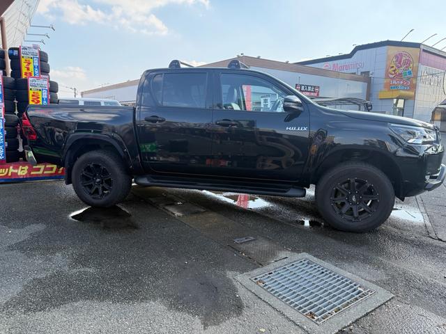 ハイラックス Ｚ　革シート　キーレス　フルセグ　ナビ＆ＴＶ　１７アルミホイール　ディーゼル　エアバッグ　オートマ　フル装備　ＥＴＣ　バックカメラ　スマートキー（6枚目）