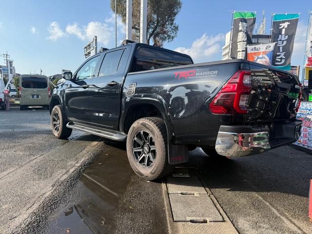 ハイラックス Ｚ　革シート　キーレス　フルセグ　ナビ＆ＴＶ　１７アルミホイール　ディーゼル　エアバッグ　オートマ　フル装備　ＥＴＣ　バックカメラ　スマートキー（9枚目）