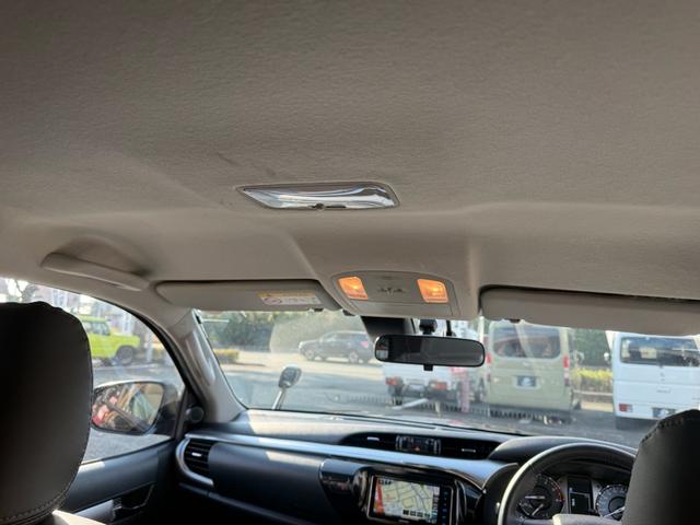 ハイラックス Ｚ　革シート　キーレス　フルセグ　ナビ＆ＴＶ　１７アルミホイール　ディーゼル　エアバッグ　オートマ　フル装備　ＥＴＣ　バックカメラ　スマートキー（14枚目）