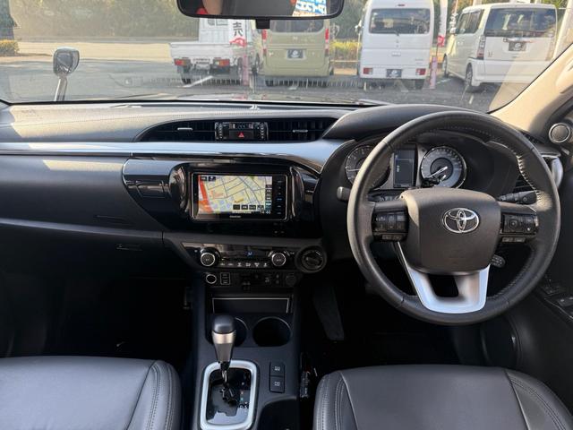 ハイラックス Ｚ　革シート　キーレス　フルセグ　ナビ＆ＴＶ　１７アルミホイール　ディーゼル　エアバッグ　オートマ　フル装備　ＥＴＣ　バックカメラ　スマートキー（15枚目）