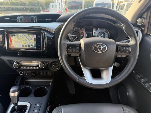 ハイラックス Ｚ　革シート　キーレス　フルセグ　ナビ＆ＴＶ　１７アルミホイール　ディーゼル　エアバッグ　オートマ　フル装備　ＥＴＣ　バックカメラ　スマートキー（16枚目）