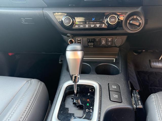 ハイラックス Ｚ　革シート　キーレス　フルセグ　ナビ＆ＴＶ　１７アルミホイール　ディーゼル　エアバッグ　オートマ　フル装備　ＥＴＣ　バックカメラ　スマートキー（22枚目）