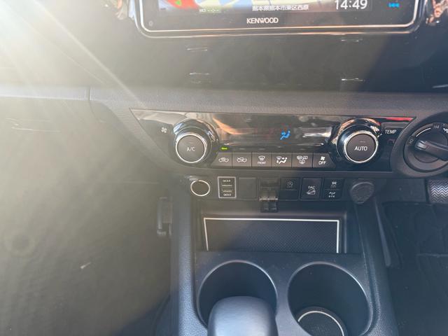 ハイラックス Ｚ　革シート　キーレス　フルセグ　ナビ＆ＴＶ　１７アルミホイール　ディーゼル　エアバッグ　オートマ　フル装備　ＥＴＣ　バックカメラ　スマートキー（23枚目）