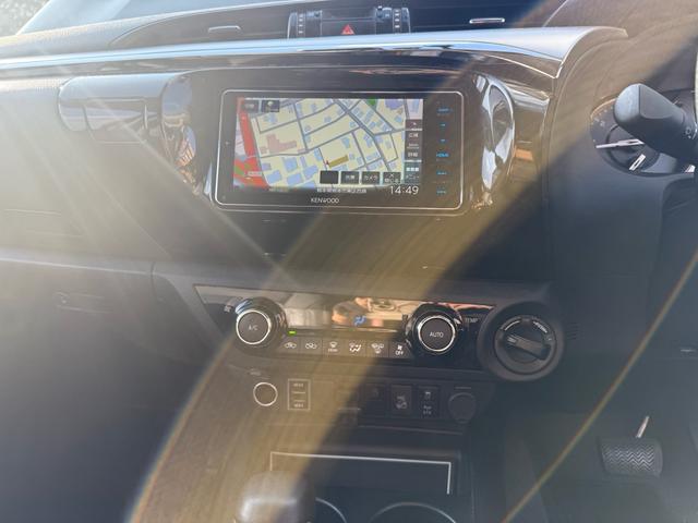 ハイラックス Ｚ　革シート　キーレス　フルセグ　ナビ＆ＴＶ　１７アルミホイール　ディーゼル　エアバッグ　オートマ　フル装備　ＥＴＣ　バックカメラ　スマートキー（24枚目）