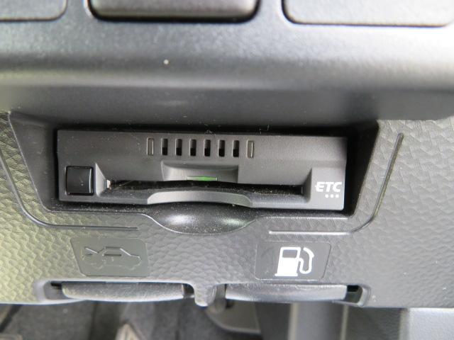 ルーミー カスタムＧ　ブレーキサポート　純正ナビ　フリップダウンモニター　バックカメラ　前後ドライブレコーダー　Ｂｌｕｅｔｏｏｔｈ　フルセグテレビ　ＤＶＤ　ＥＴＣ　ＬＥＤヘッドライト　両側パワースライドドア　禁煙車（17枚目）