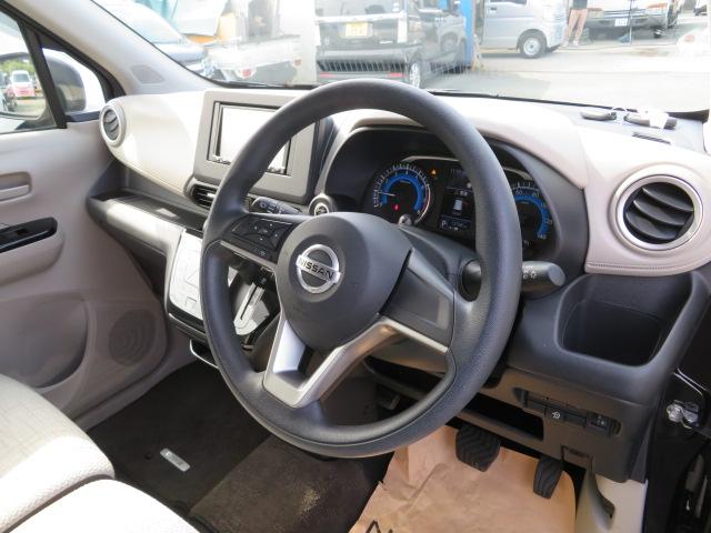 デイズ Ｘ　ブレーキサポート　純正ナビ　バックカメラ　スマートキー　プッシュスタート　フルセグテレビ　Ｂｌｕｅｔｏｏｔｈ　電動格納ドアミラー　純正アルミホイール　ベンチシート　オートライト　オートハイビーム（11枚目）