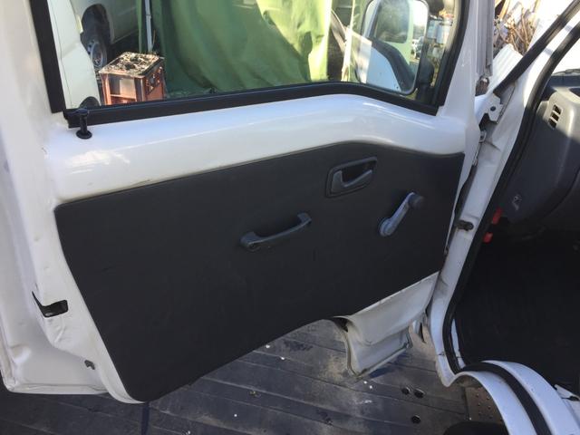 サンバートラック 　幌車　車検整備付き　オートマ車　エアコン　パワステ付き　エアバック　タイミングＢ交換済み（13枚目）