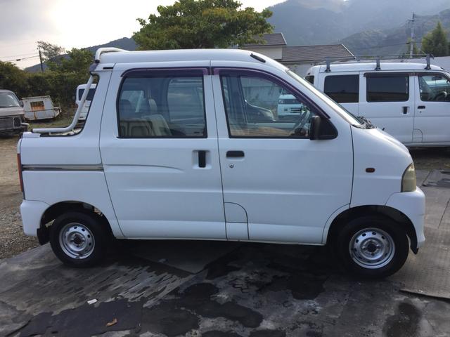 ハイゼットカーゴ デッキバン　４ＷＤ　車検整備付き　エアコン　パワステ付き　ＷエアＢ　５速車　タイミングＢ交換済み（5枚目）