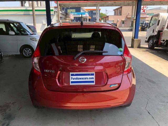 ノート メダリスト ドライブレコーダー ETC 全周囲カメラ TV アルミホイール オートライト スマートキー アイドリングストップ 電動格納ミラー CVT 盗難防止システム 衝突安全ボディ ABS CD DVD再生(18枚目)