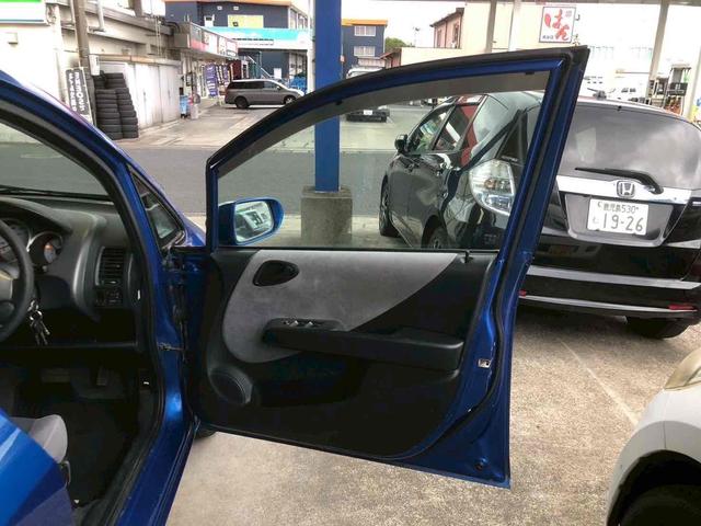 フィット 1.3A ETC キーレスエントリー 電動格納ミラー CVT 衝突安全ボディ ABS CD MD エアコン パワーステアリング パワーウィンドウ(29枚目)