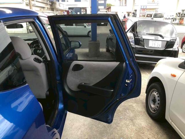 フィット 1.3A ETC キーレスエントリー 電動格納ミラー CVT 衝突安全ボディ ABS CD MD エアコン パワーステアリング パワーウィンドウ(31枚目)