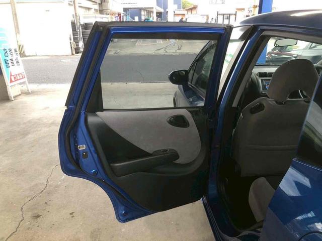 フィット 1.3A ETC キーレスエントリー 電動格納ミラー CVT 衝突安全ボディ ABS CD MD エアコン パワーステアリング パワーウィンドウ(35枚目)