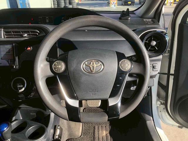 アクア Ｓ　ＥＴＣ　バックカメラ　ＴＶ　オートライト　スマートキー　電動格納ミラー　ＣＶＴ　盗難防止システム　衝突安全ボディ　ＡＢＳ　ＥＳＣ　ＣＤ　ＤＶＤ再生　ＵＳＢ　Ｂｌｕｅｔｏｏｔｈ　エアコン（3枚目）