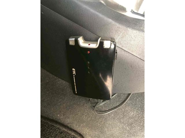 アクア Ｓ　ＥＴＣ　バックカメラ　ＴＶ　オートライト　スマートキー　電動格納ミラー　ＣＶＴ　盗難防止システム　衝突安全ボディ　ＡＢＳ　ＥＳＣ　ＣＤ　ＤＶＤ再生　ＵＳＢ　Ｂｌｕｅｔｏｏｔｈ　エアコン（8枚目）