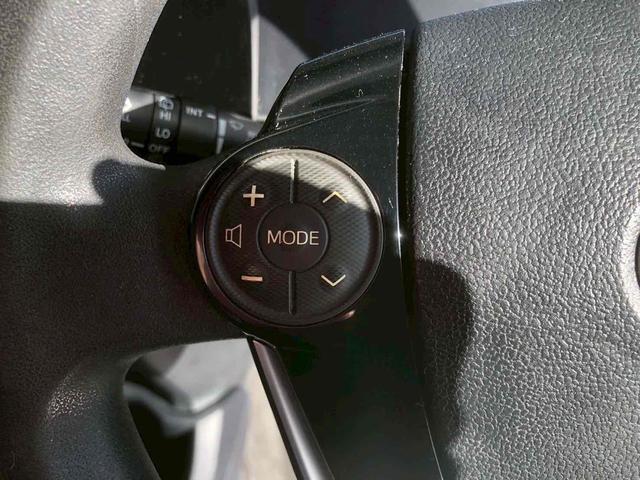 アクア Ｓ　ＥＴＣ　バックカメラ　ＴＶ　オートライト　スマートキー　電動格納ミラー　ＣＶＴ　盗難防止システム　衝突安全ボディ　ＡＢＳ　ＥＳＣ　ＣＤ　ＤＶＤ再生　ＵＳＢ　Ｂｌｕｅｔｏｏｔｈ　エアコン（10枚目）