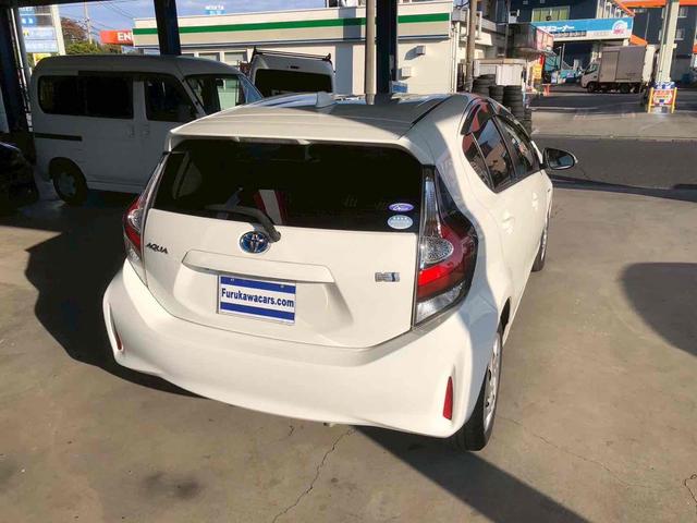 アクア Ｓ　ＥＴＣ　バックカメラ　ＴＶ　オートライト　スマートキー　電動格納ミラー　ＣＶＴ　盗難防止システム　衝突安全ボディ　ＡＢＳ　ＥＳＣ　ＣＤ　ＤＶＤ再生　ＵＳＢ　Ｂｌｕｅｔｏｏｔｈ　エアコン（14枚目）