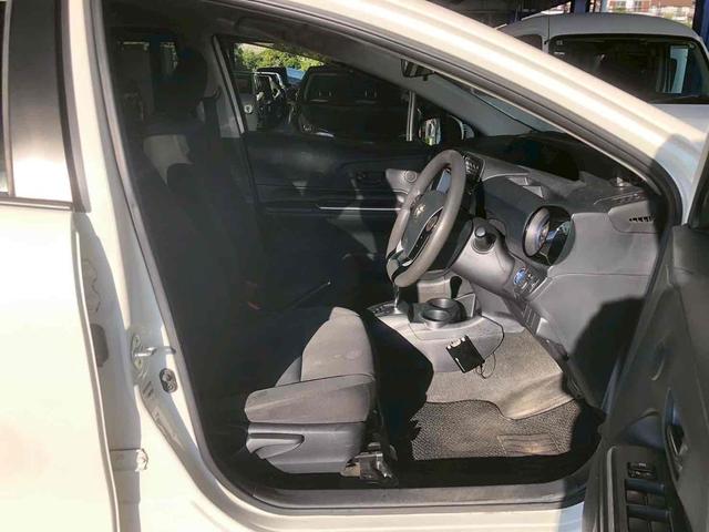 アクア Ｓ　ＥＴＣ　バックカメラ　ＴＶ　オートライト　スマートキー　電動格納ミラー　ＣＶＴ　盗難防止システム　衝突安全ボディ　ＡＢＳ　ＥＳＣ　ＣＤ　ＤＶＤ再生　ＵＳＢ　Ｂｌｕｅｔｏｏｔｈ　エアコン（28枚目）