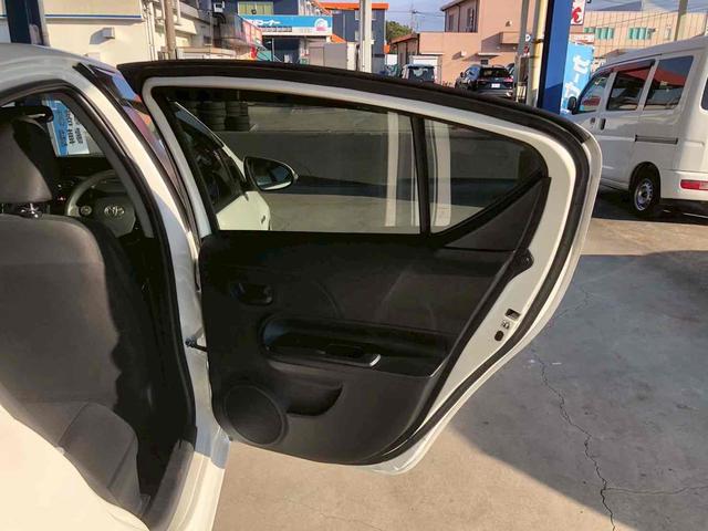 アクア Ｓ　ＥＴＣ　バックカメラ　ＴＶ　オートライト　スマートキー　電動格納ミラー　ＣＶＴ　盗難防止システム　衝突安全ボディ　ＡＢＳ　ＥＳＣ　ＣＤ　ＤＶＤ再生　ＵＳＢ　Ｂｌｕｅｔｏｏｔｈ　エアコン（29枚目）