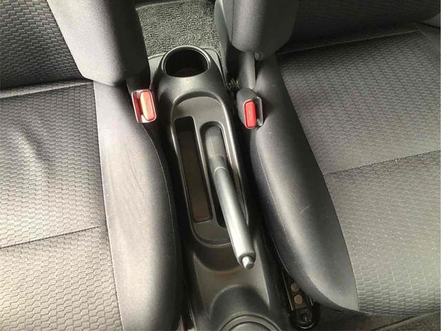 マーチ １２Ｓ　Ｖパッケージ　ナビ　ＴＶ　キーレスエントリー　ＣＶＴ　衝突安全ボディ　ＡＢＳ　ＣＤ　ミュージックプレイヤー接続可　エアコン　パワーステアリング　パワーウィンドウ（6枚目）