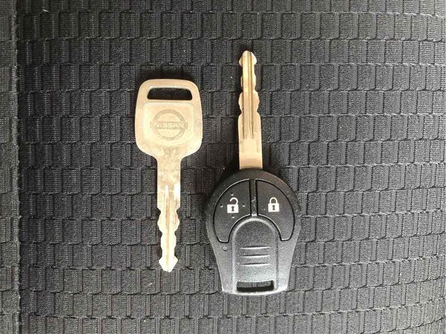 マーチ １２Ｓ　Ｖパッケージ　ナビ　ＴＶ　キーレスエントリー　ＣＶＴ　衝突安全ボディ　ＡＢＳ　ＣＤ　ミュージックプレイヤー接続可　エアコン　パワーステアリング　パワーウィンドウ（7枚目）